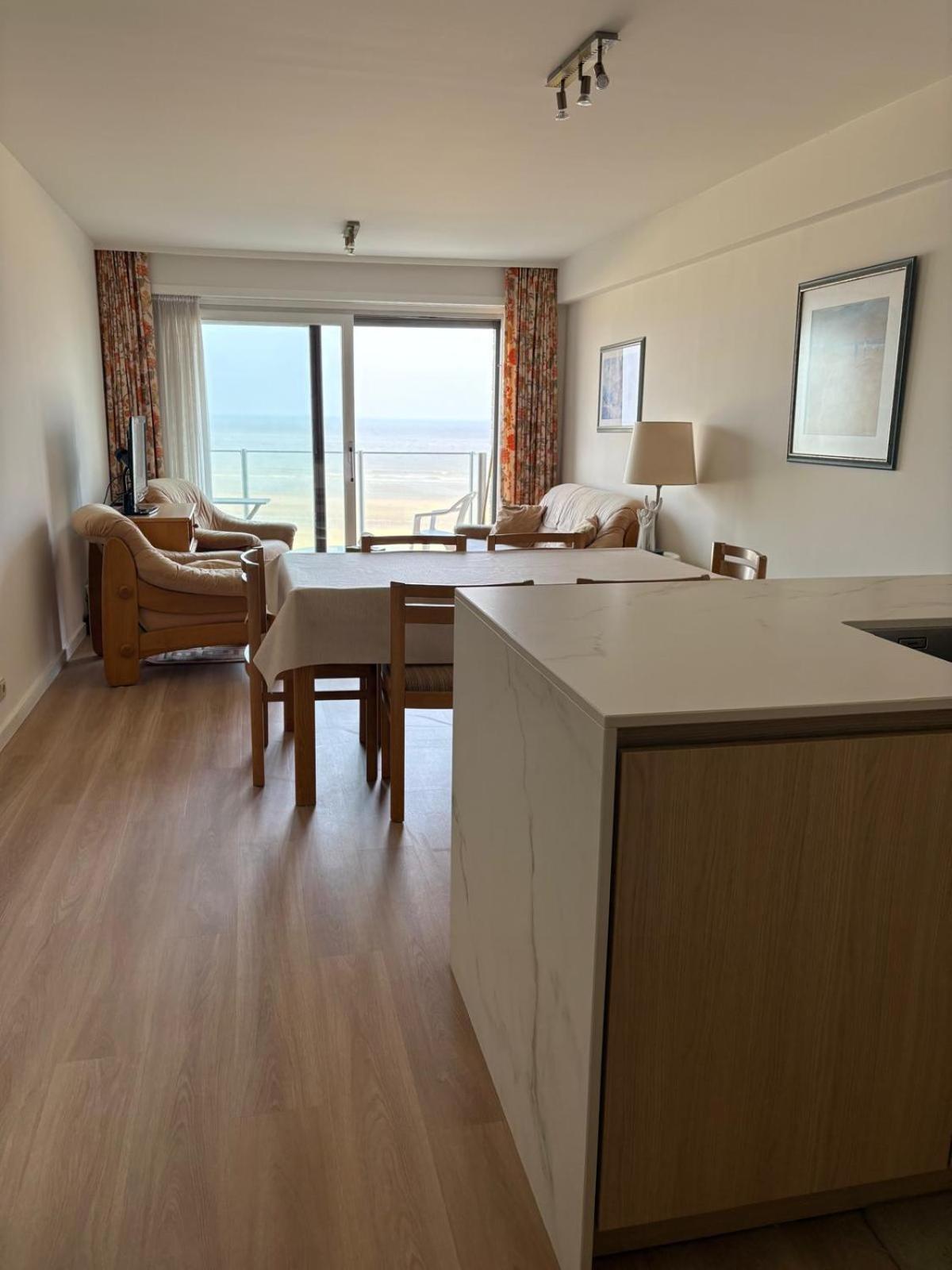 Seagull, Ruim En Volledig Vernieuwd Appartement Met Zeezicht In Westende Middelkerke Eksteriør billede